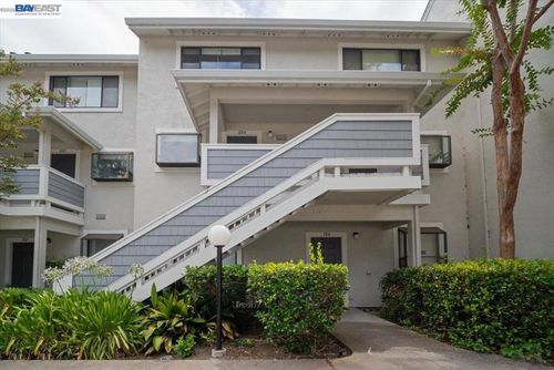 284-2598 Oak Rd, Walnut Creek, CA, 94597-7831 | Card Image