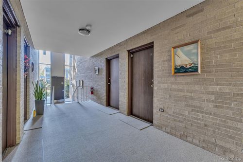 16557 Middlebelt Rd, Livonia, MI, 48154-3340 | Card Image