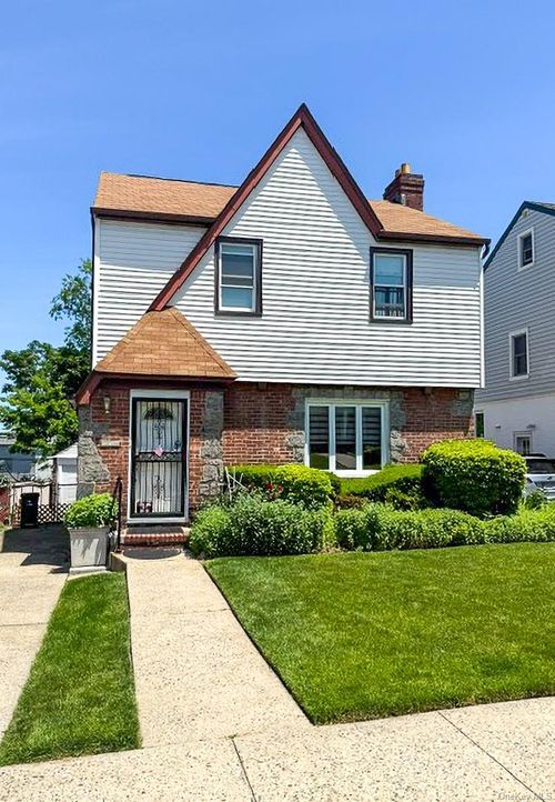 15-17 146th St, Whitestone, NY, 11357-3018 | Card Image