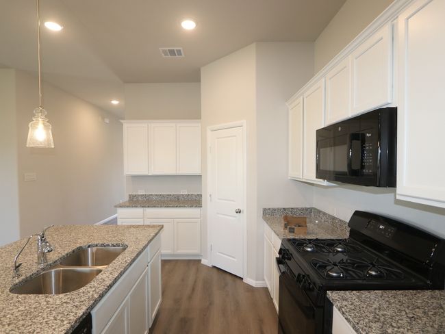 14076 Kempt Dr, House other with 3 bedrooms, 2 bathrooms and null parking in Pilot Point TX | Image 10