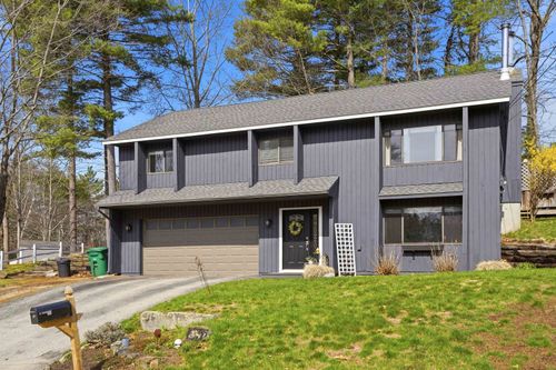 11 Olympia Circle, Nashua, NH, 03062 | Card Image