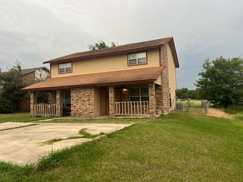 908 S Guadalupe St, Lockhart, TX, 78644-3654 | Card Image