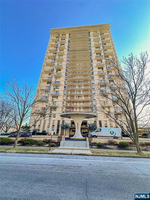 160 Overlook Ave, Hackensack, NJ, 07601-2207 | Card Image