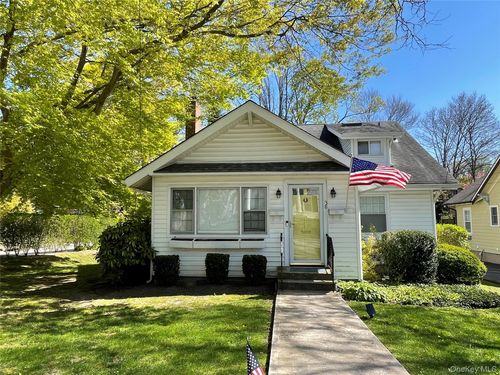 38 Sammis St, Huntington, NY, 11743-3576 | Card Image