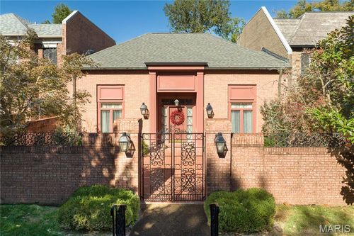 11 Chatfield Place Rd, Creve Coeur, MO, 63141-7850 | Card Image