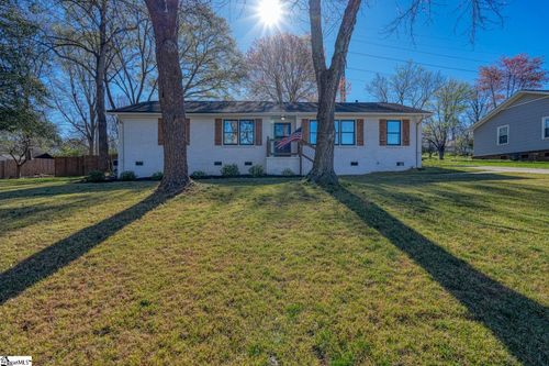 106 Archdale Dr, Mauldin, SC, 29662-1802 | Card Image