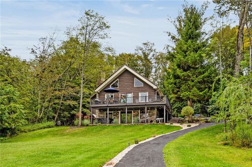 943 Peninsula Dr, Central City, PA, 15926-9117 | Card Image