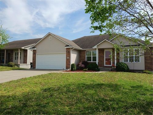 730 Burlington Ln, Warrensburg, MO, 64093-7766 | Card Image