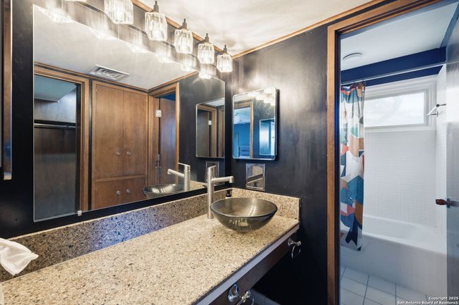 225 Carolwood Dr, House other with 3 bedrooms, 2 bathrooms and null parking in Castle Hills TX | Image 28