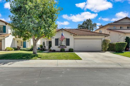 2221 Orange Grove Pl, Escondido, CA, 92027-6746 | Card Image