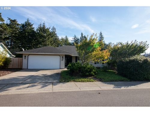 40 Park Village Dr, Florence, OR, 97439 | Card Image