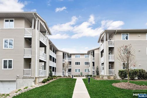 218 Orchard Park, Allendale, NJ, 07401-1745 | Card Image