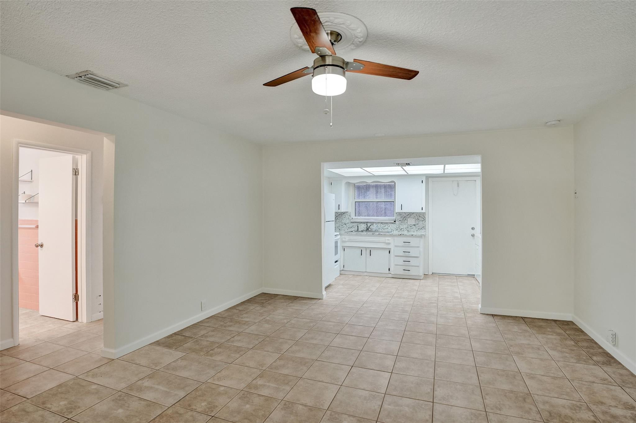 Residential Lease in Oakland Park 5