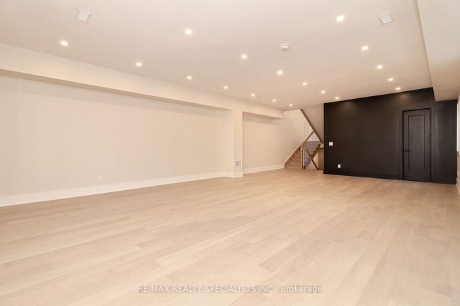 1046 Roosevelt Rd, House attached with 5 bedrooms, 6 bathrooms and 2 parking in Mississauga ON | Image 14