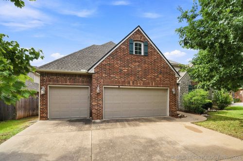 8752 E 102nd St, Tulsa, OK, 74133-6990 | Card Image