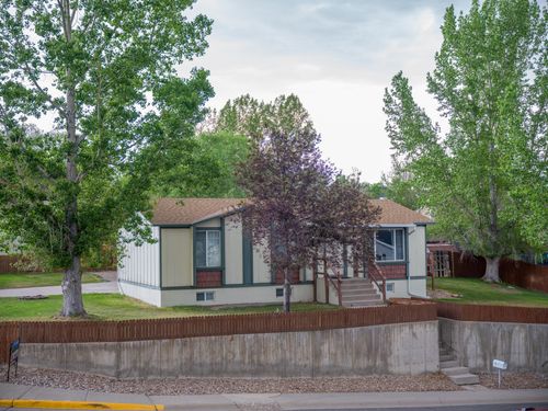 2525 Colorado Dr, Green River, WY, 82935-6122 | Card Image