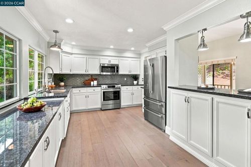 2942 Miller Dr, Fairfield, CA, 94534-3315 | Card Image