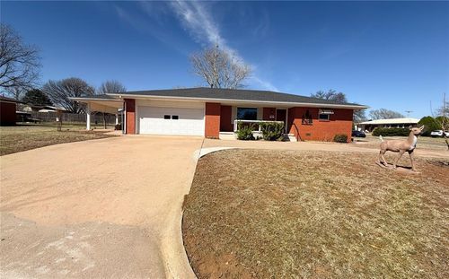 101 Mimosa St, Cordell, OK, 73632-1221 | Card Image