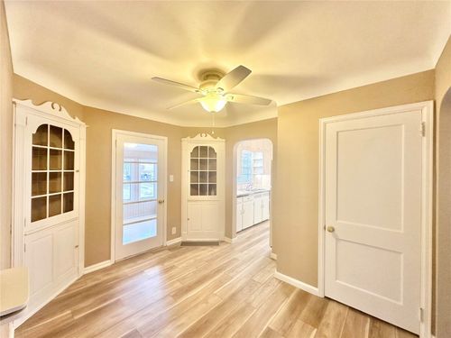 3018 E Ave Ne, Cedar Rapids, IA, 52402-4322 | Card Image