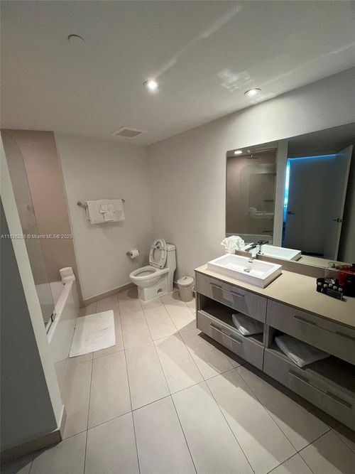2004-4111 S Ocean Dr, Hollywood, FL, 33019-3055 | Card Image