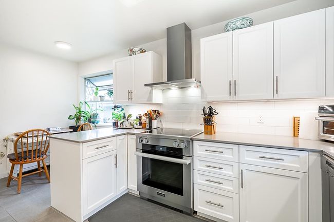 732 Handsworth Road, House other with 4 bedrooms, 2 bathrooms and 2 parking in North Vancouver BC | Image 6