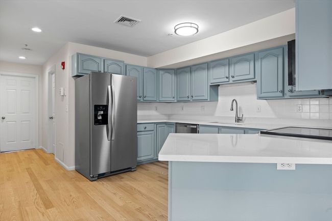APT-20 - 7 Conant Rd, Condo with 2 bedrooms, 2 bathrooms and 1 parking in Winchester MA | Image 9