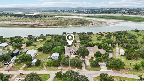 718 Park Shrs, Canyon Lake, TX, 78133-2907 | Card Image
