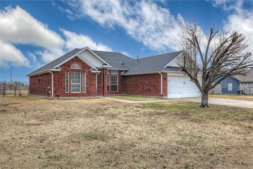 5113 Creek Crossing Dr, Greenville, TX, 75402-5806 | Card Image