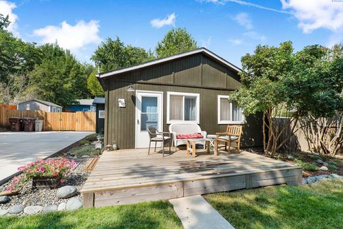 615 Se Side St, Pullman, WA, 99163-2324 | Card Image