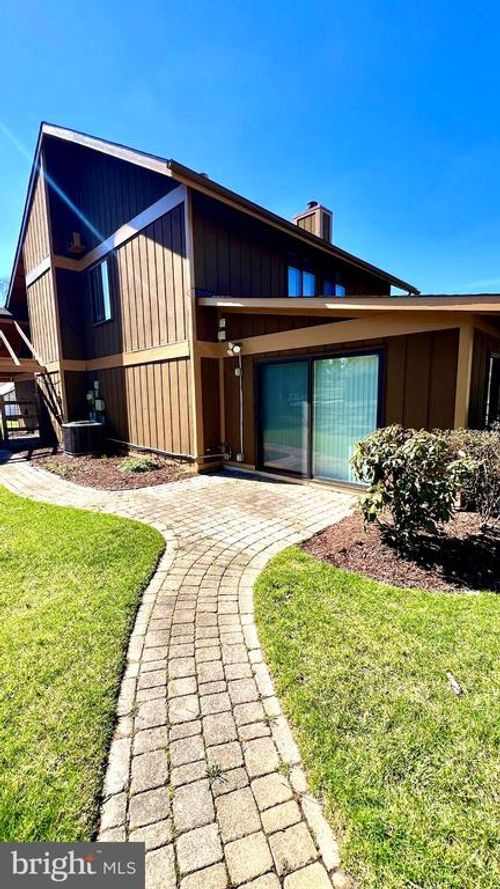 10748 Wayridge Dr, GAITHERSBURG, MD, 20886-3904 | Card Image