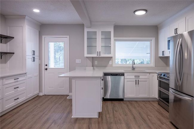 522 Stell Rd, House other with 3 bedrooms, 2 bathrooms and 4 parking in woodstock GA | Image 6