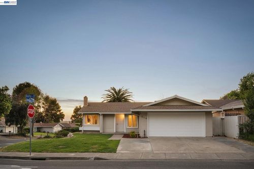 519 Holly St, Vallejo, CA, 94589-2354 | Card Image