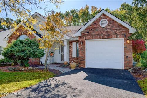 19 Hampton Dr, Marlboro, NJ, 07746-1776 | Card Image