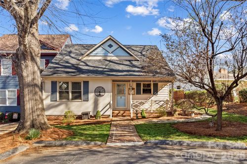 413 Windsor Ln, Statesville, NC, 28677-3381 | Card Image