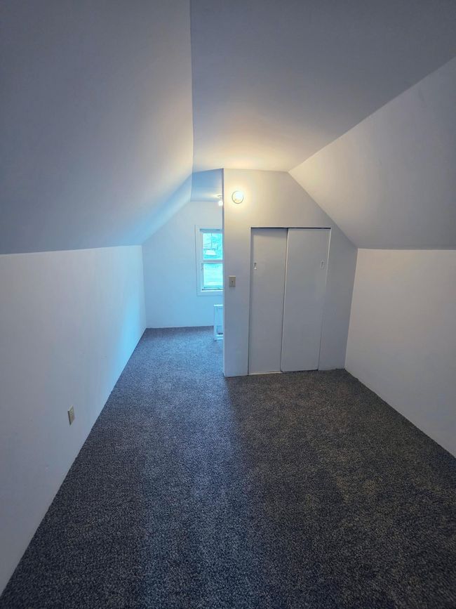 Upper level Bonus room | Image 11