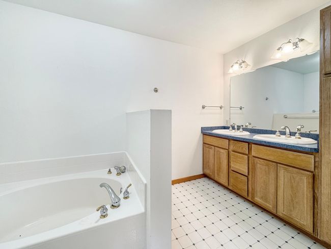 Primary Bathroom | Image 27