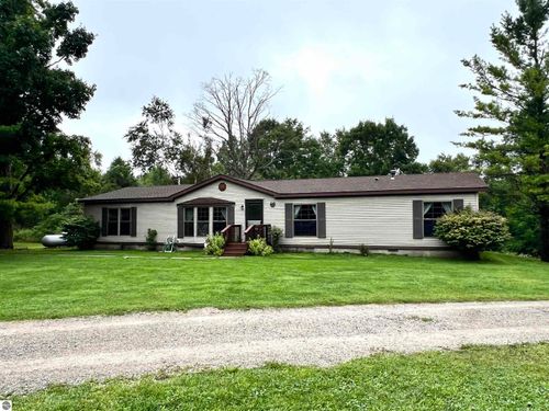 8818 French Rd, Alpena, MI, 49707-9427 | Card Image