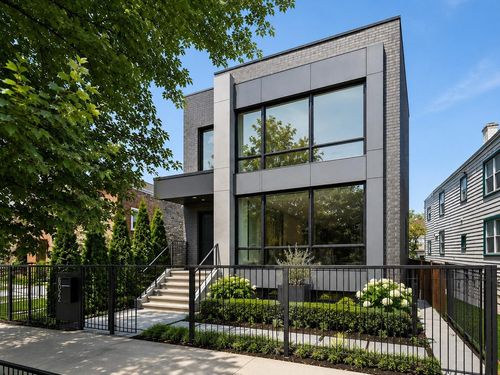 2022 W Moffat Street, Chicago, IL, 60647 | Card Image