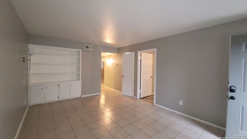 5-516 Gentleman Rd, Balcones Heights, TX, 78201-1816 | Card Image