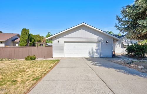 854 Sw 23rd Ct, Redmond, OR, 97756-8089 | Card Image