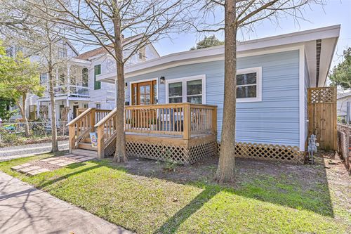 1615 Avenue L, Galveston, TX, 77550-6021 | Card Image