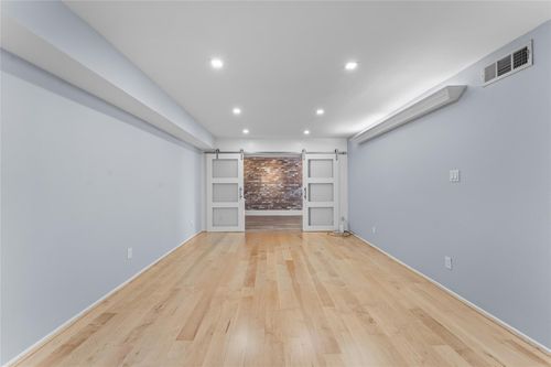 apt-221-359 N Post Oak Ln, Houston, TX, 77024-5943 | Card Image