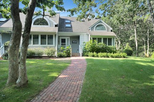 7 Meetinghouse Village Way, Edgartown, MA, 02539-8232 | Card Image