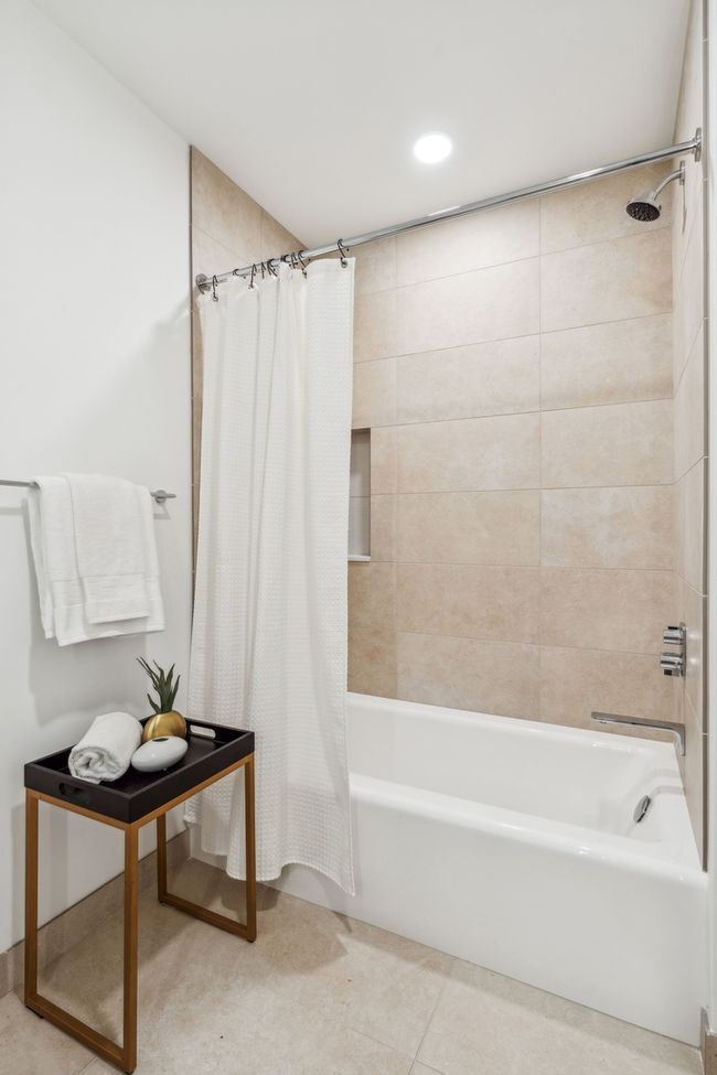 APT-2106 - 211 N Harbor Dr, Condo with 2 bedrooms, 3 bathrooms and 1 parking in Chicago IL | Image 19