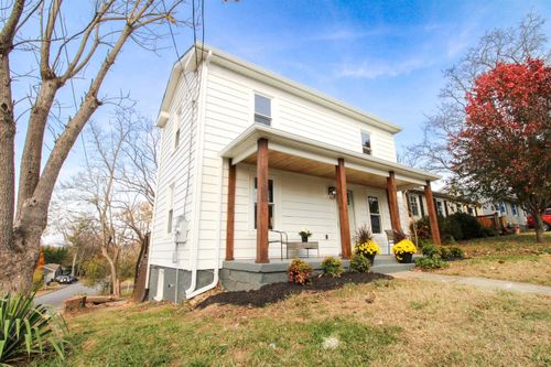 802 Burwell Ave, Staunton, VA, 24401-3226 | Card Image