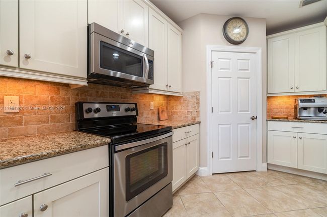 B - 10659 Pelican Preserve Blvd, Condo with 3 bedrooms, 2 bathrooms and null parking in FORT MYERS FL | Image 16