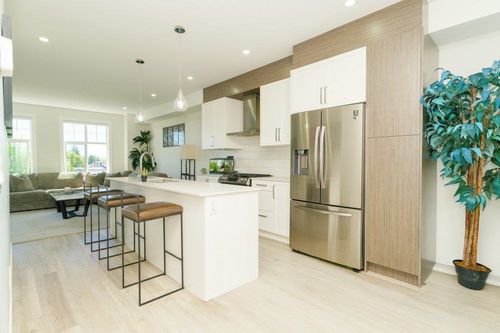 14-17528 60 Ave, Surrey, BC, V3S1T8 | Card Image