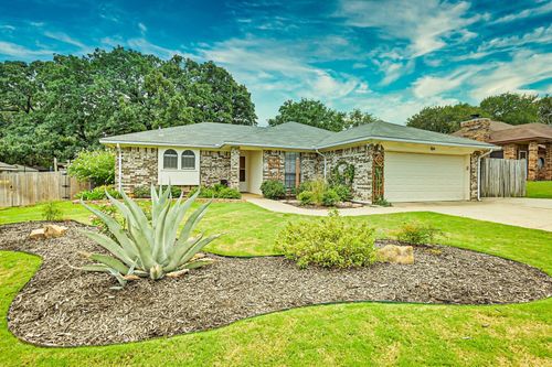 104 Hilltop Dr, Kennedale, TX, 76060-2612 | Card Image