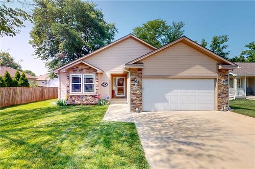 19600 E 20th St N, Independence, MO, 64058-1320 | Card Image