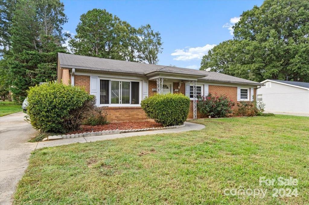 Covecreek Dr, Charlotte, NC 28215